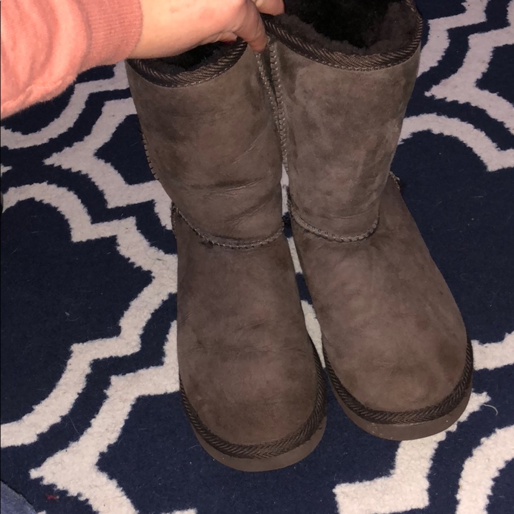 Brown short uggs